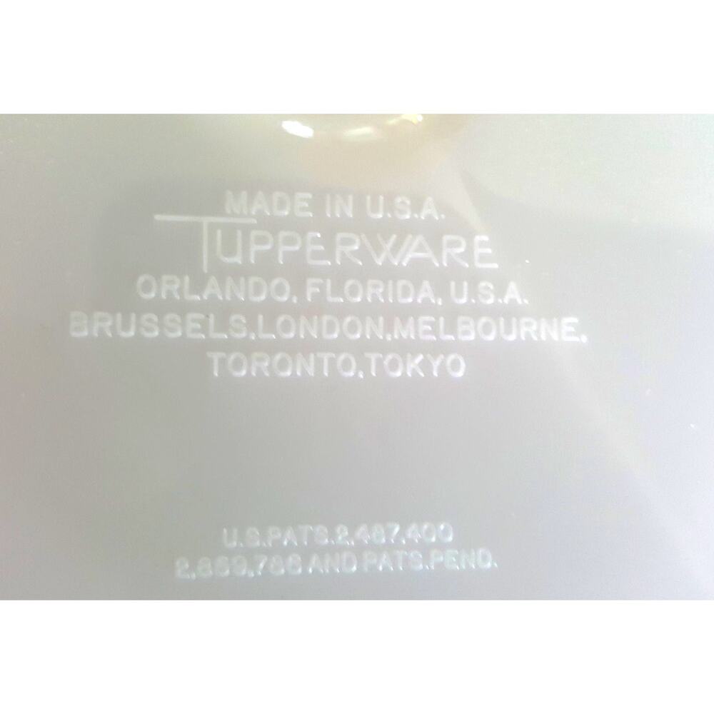 TUPPERWEAR Round Divided Relish/Snack Suzette w/cover & Handle #608 --9.5" - Picture 4 of 7